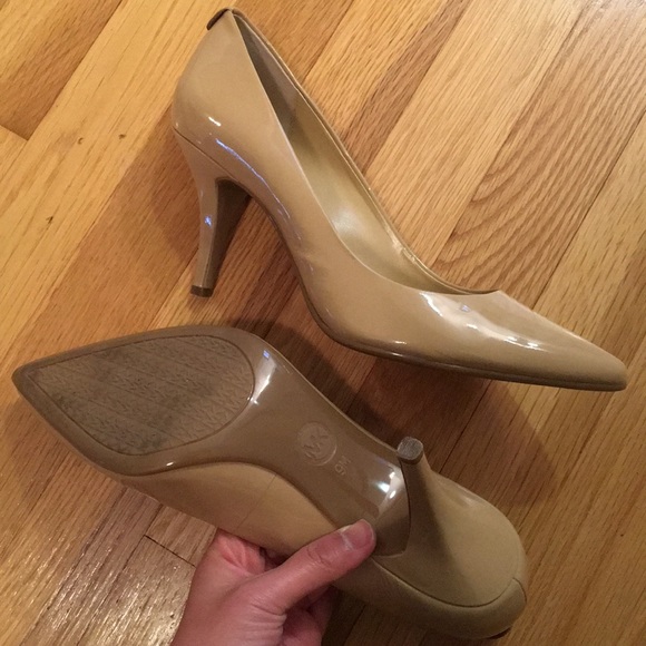 Michael Kors tan natural patent pumps 9 - Picture 3 of 4